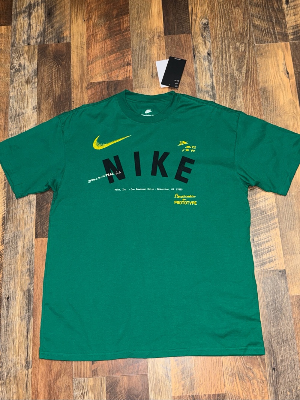 NWT Nike Bowerman Prototype 1972 Graphic T-Shirt Green Men’s Medium